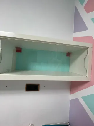 Estantería IKEA blanca y turquesa