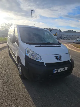 Peugeot Exoert  2012