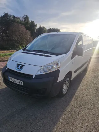 Peugeot Exoert  2012
