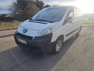 Peugeot Exoert  2012