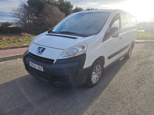 Peugeot Exoert  2012