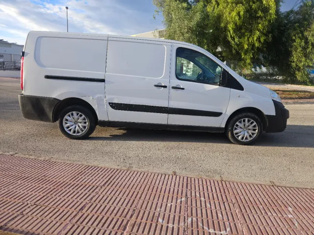 Peugeot Exoert  2012