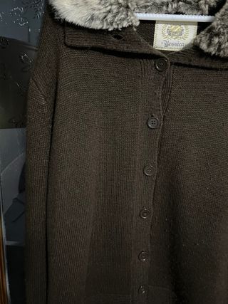 Chaqueta Jessica marrón con cuello de pelo