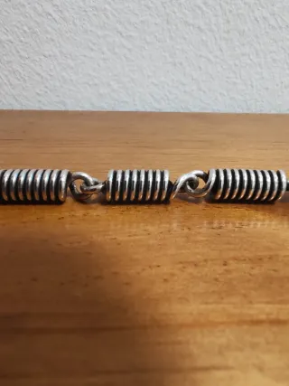 Pulsera artesanal plateada