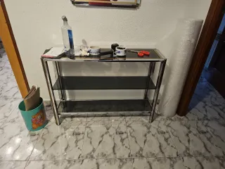 Mesa auxiliar cristal y metal