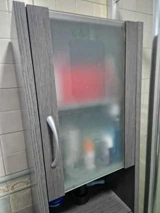 Mueble de baño gris madera y cristal