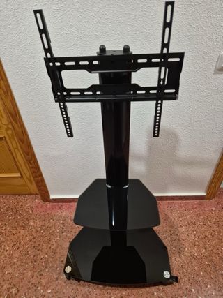Soporte TV de 27 a 65´´ con ruedas. Muy poco uso.