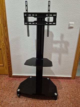 Soporte TV de 27 a 65´´ con ruedas. Muy poco uso.