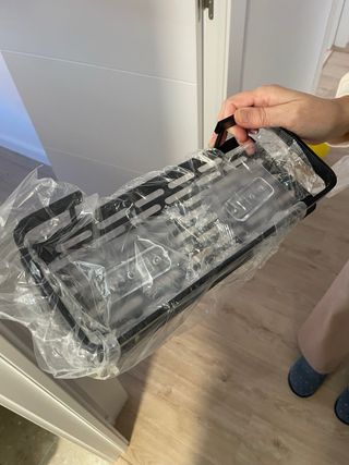 Estantería negra para baño