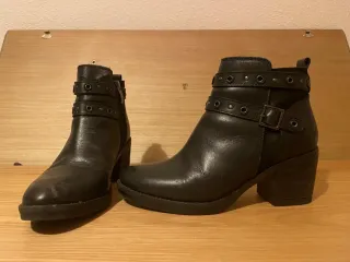 Sandalias, botas y botines Negras Mujer
