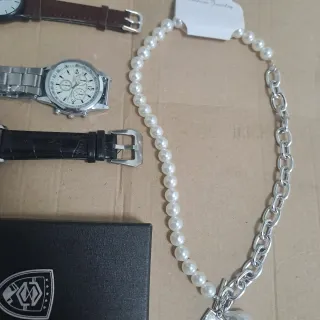 Tre orologi unisex + collana omaggio