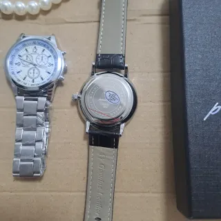 Tre orologi unisex + collana omaggio