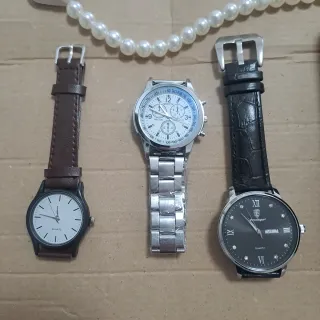 Tre orologi unisex + collana omaggio