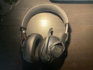 Cascos JBL Negros y Naranjas