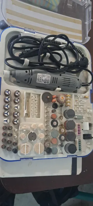 Mini Herramienta Rotatoria 135W con Accesorios