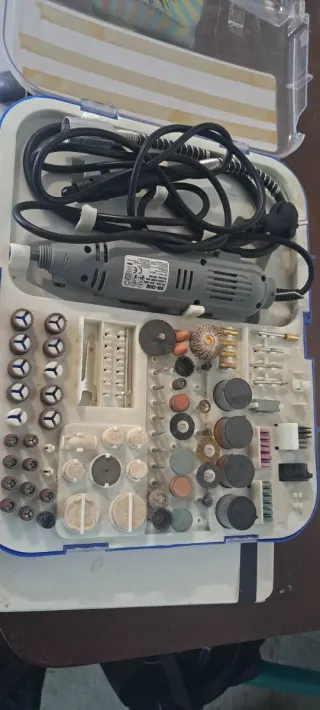 Mini Herramienta Rotatoria 135W con Accesorios