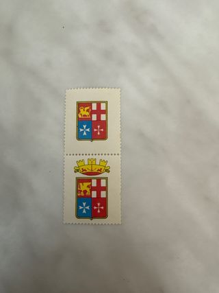 Due francobolli con stemmi