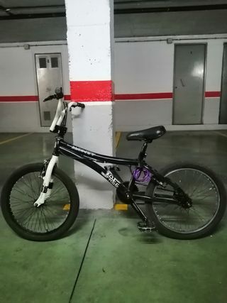 Bicicleta BMX Negra
