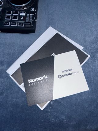 Controladora DJ Numark Party Mix Live Bundle