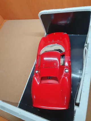 Ferrari 250 Le Mans Bburago scala da 1/18.