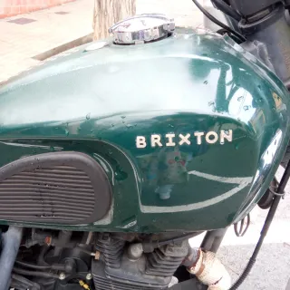 Moto Brixton Naked Verde Manual.