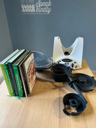 Thermomix T31 con accesorios y libros
