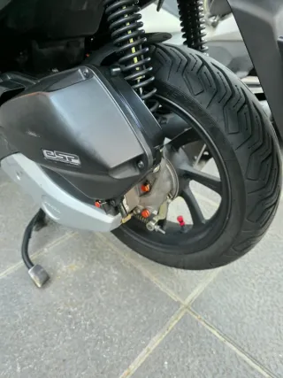 Honda PCX 2019 con maleta e ITV hasta 2027