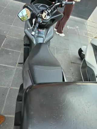 Honda PCX 2019 con maleta e ITV hasta 2027