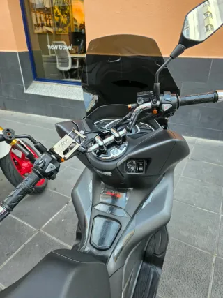 Honda PCX 2019 con maleta e ITV hasta 2027