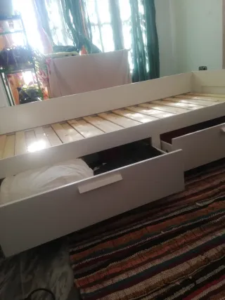 Diván Ikea BRIMNES con 2 cajones