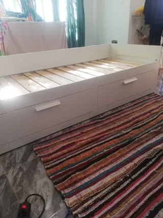 Diván Ikea BRIMNES con 2 cajones