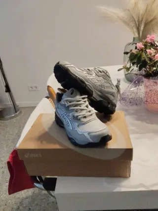 Asics Gel-NYC Gris y Plateado