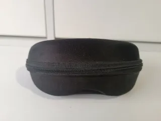 Gafas de sol deportivas azules y moradas