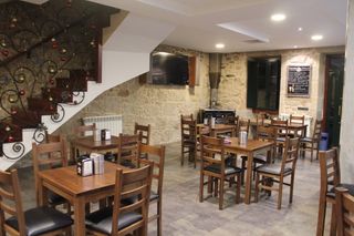 Taburetes madera. Sillas y mesas restaurantes