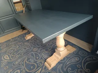 Mesa de comedor francesa balaustre