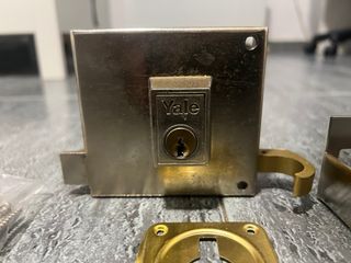 Cerradura Yale sobreponer