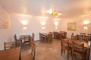 Mobiliario hosteleria madera. Barato. Sillas mesas