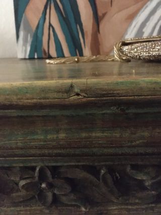 Mueble asiático de madera tallada