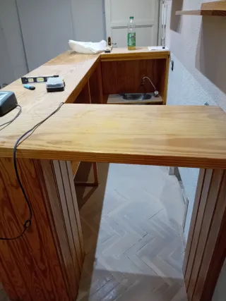 Barra de madera de pino