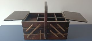 Costurero madera acordeón con patas y rueda