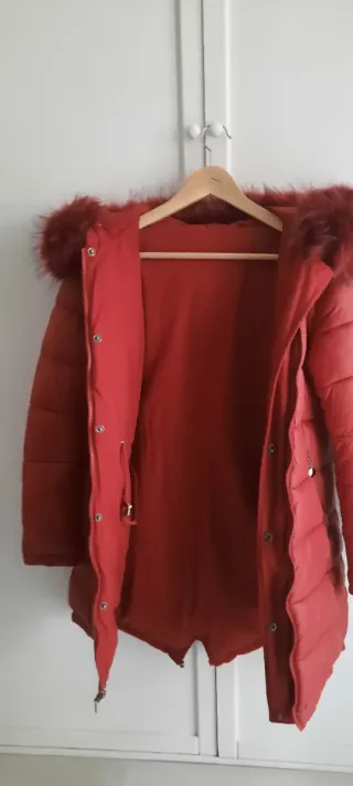 Parka Roja con Capucha de Pelo Talla XS