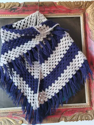 Sciarpa/Poncho uncinetto triangolare