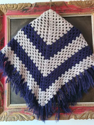 Sciarpa/Poncho uncinetto triangolare