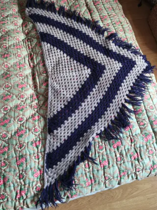 Sciarpa/Poncho uncinetto triangolare