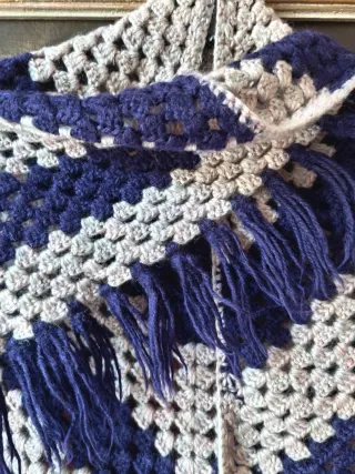 Sciarpa/Poncho uncinetto triangolare