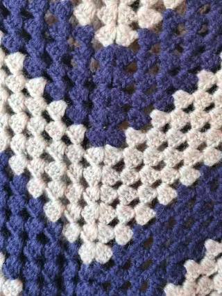 Sciarpa/Poncho uncinetto triangolare