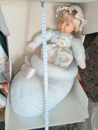 ANTIGUO MUÑECO BERJUSA + 4 CAJAS PAÑALES FAMOSA