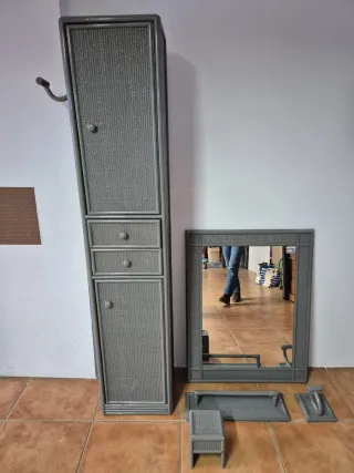 Muebles de aseo de madera-mimbre gris