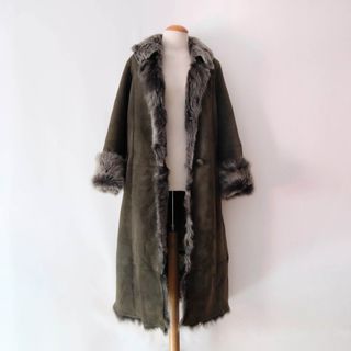 Abrigo largo ante y pelo verde