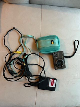 Cámara Sony Cyber-shot 13.6 MP